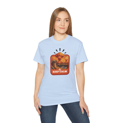 T-Shirt: Keep Calm – Surreal Cat in Chaos Artwork – Funny Apocalypse Parody for Dark Humor Fans