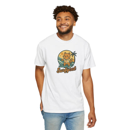 T-Shirt: Surfycat – Cool Cat with Surfboard Graphic Tee – Funny Summer Beach Vibes Unisex Shirt for Cat Lovers & Ocean Fans