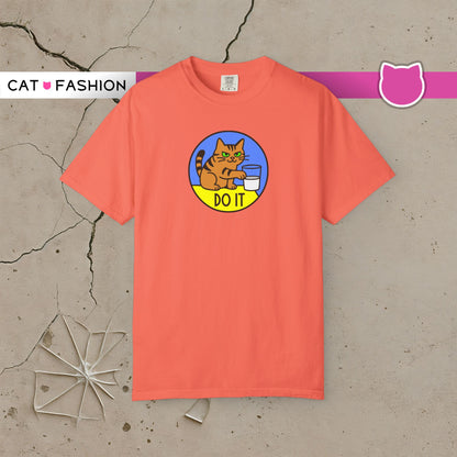 T-Shirt: Do It - Funny Cat Meme Graphic Tee with Kitty and Glass - Mischievous Unisex Shirt for Chaos-Loving Cat People