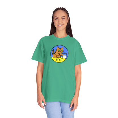 T-Shirt: Do It - Funny Cat Meme Graphic Tee with Kitty and Glass - Mischievous Unisex Shirt for Chaos-Loving Cat People