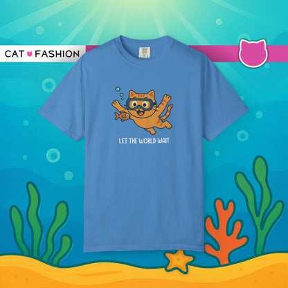 T-Shirt: Let The World Wait - Funny Swimming Cat Graphic Tee - Cute Unisex Shirt for Cat Lovers & Chill Vibes