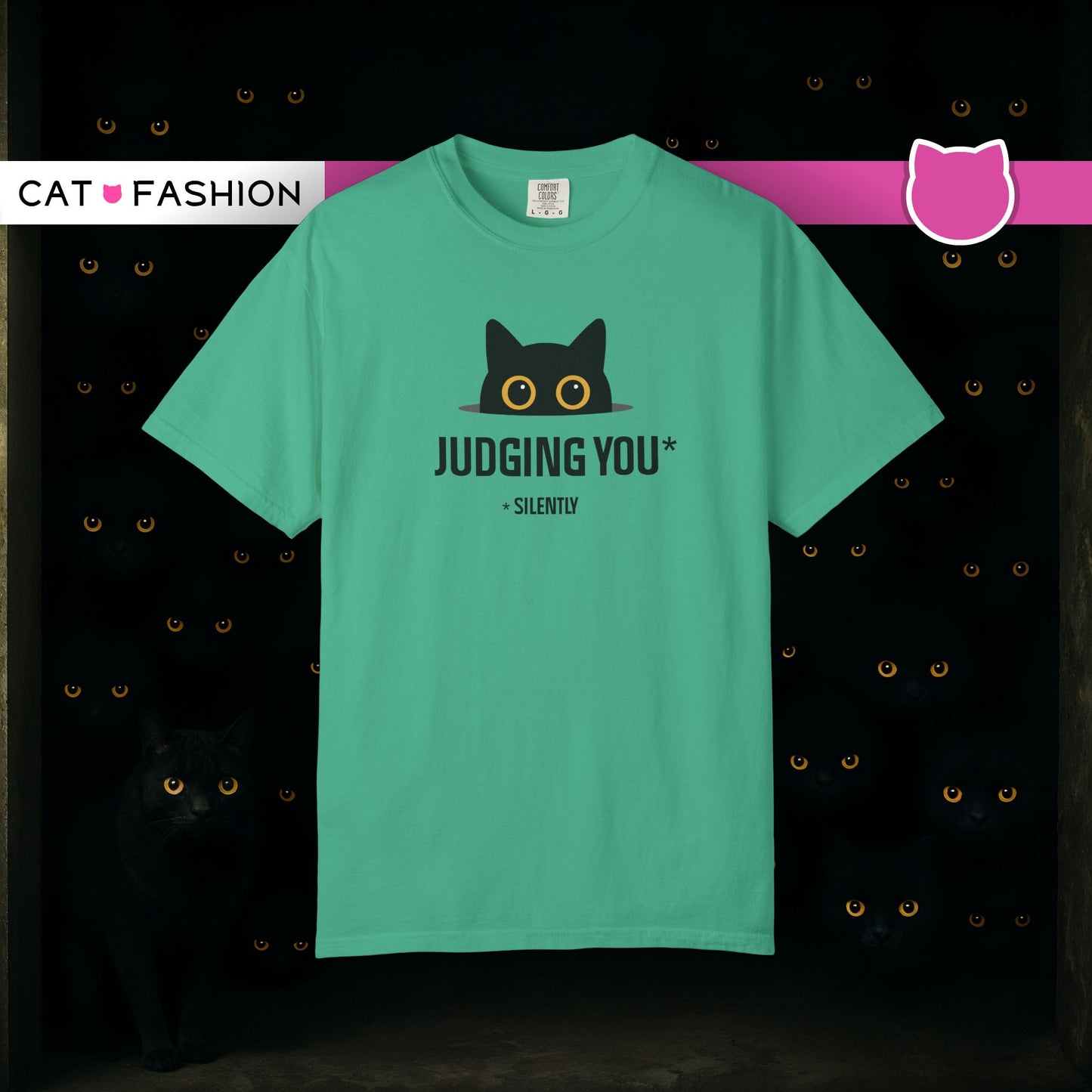 T-Shirt: Judging You. Silently – Funny Black Cat Eyes Graphic Tee – Snarky Unisex Shirt for Introverts & Cat Lovers