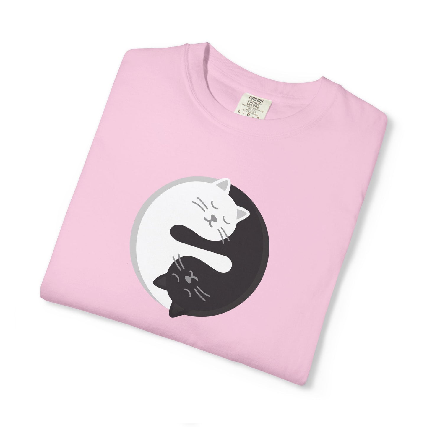 T-Shirt: Yin Yang Cats - Minimalist Zen Kitty Graphic Tee - Cute Black & White Cat Unisex Shirt for Balance and Chill Vibes
