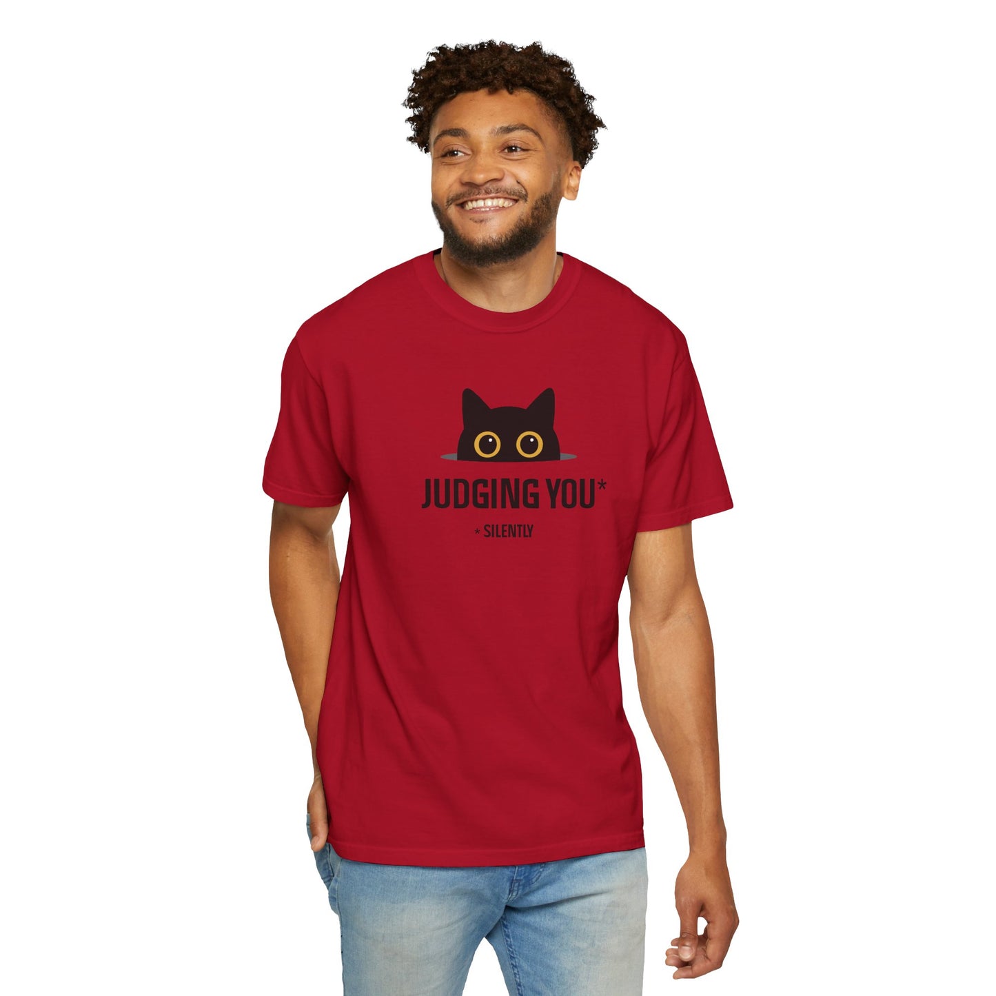 T-Shirt: Judging You. Silently – Funny Black Cat Eyes Graphic Tee – Snarky Unisex Shirt for Introverts & Cat Lovers