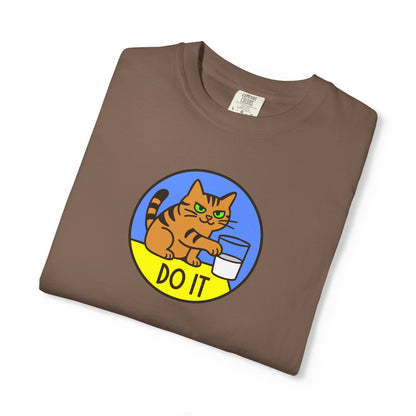 T-Shirt: Do It - Funny Cat Meme Graphic Tee with Kitty and Glass - Mischievous Unisex Shirt for Chaos-Loving Cat People