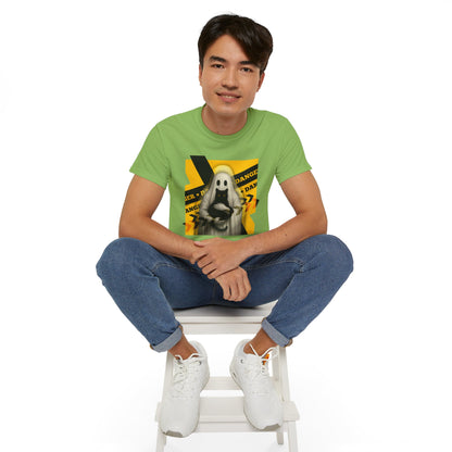 T-Shirt: Danger Cat and Ghost – Spooky Halloween Graphic Tee – Funny Unisex Shirt for Horror Fans