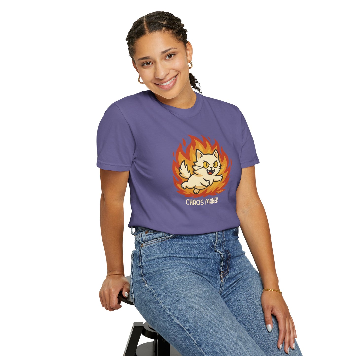 T-Shirt: Chaos Maker – Wild Cat in Flames Graphic Tee – Funny Unisex Shirt for Rebels, Gamers & Agents of Mayhem