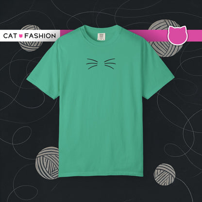 T-Shirt: Just Cat Whiskers – Minimalist Kitty Graphic Tee – Simple Cute Design Unisex Shirt for Everyday Style