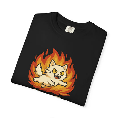 T-Shirt: Chaos Maker – Wild Cat in Flames Graphic Tee – Funny Unisex Shirt for Rebels, Gamers & Agents of Mayhem