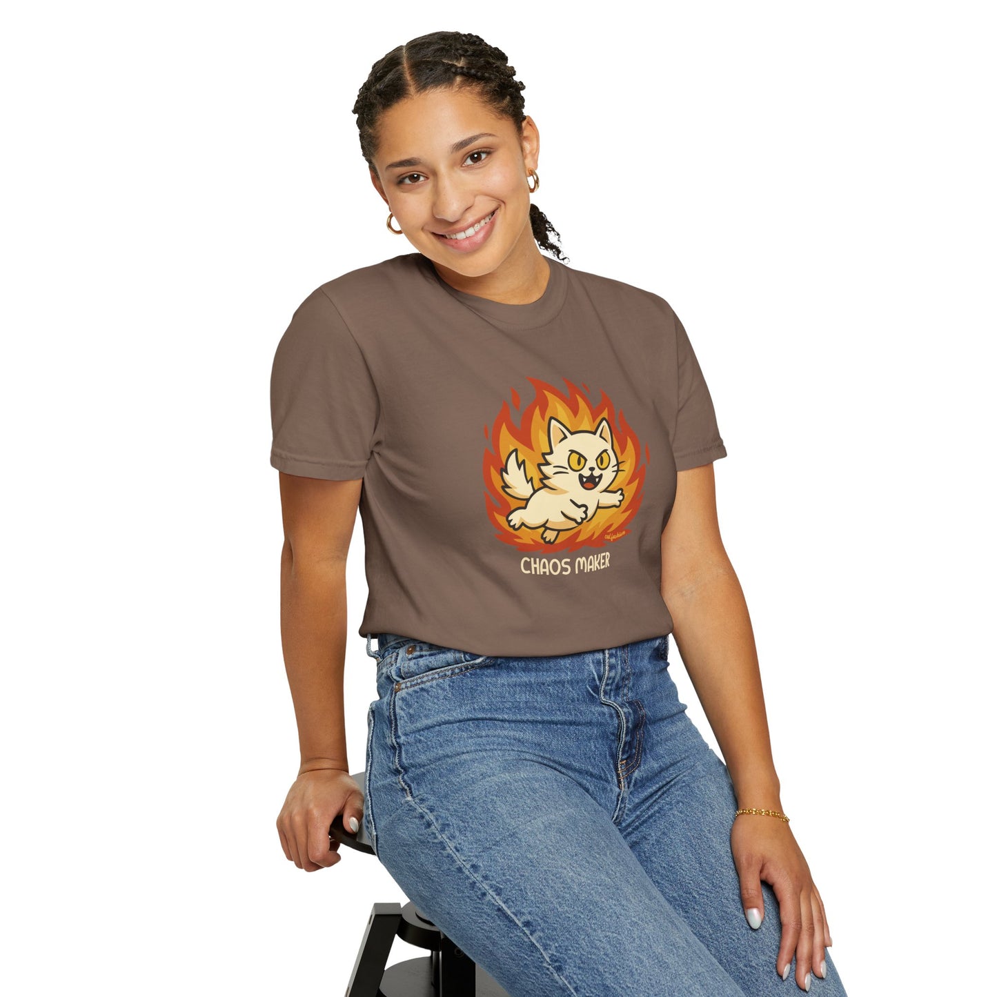 T-Shirt: Chaos Maker – Wild Cat in Flames Graphic Tee – Funny Unisex Shirt for Rebels, Gamers & Agents of Mayhem