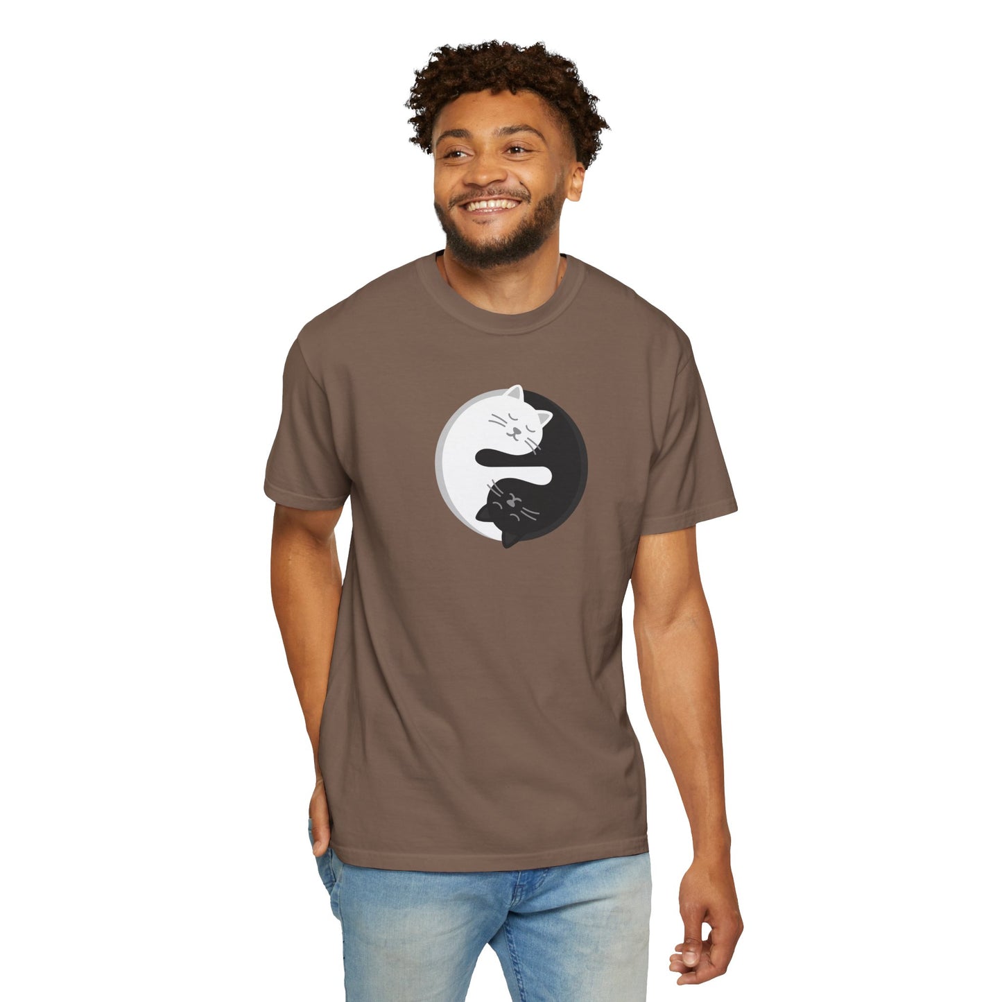 T-Shirt: Yin Yang Cats - Minimalist Zen Kitty Graphic Tee - Cute Black & White Cat Unisex Shirt for Balance and Chill Vibes