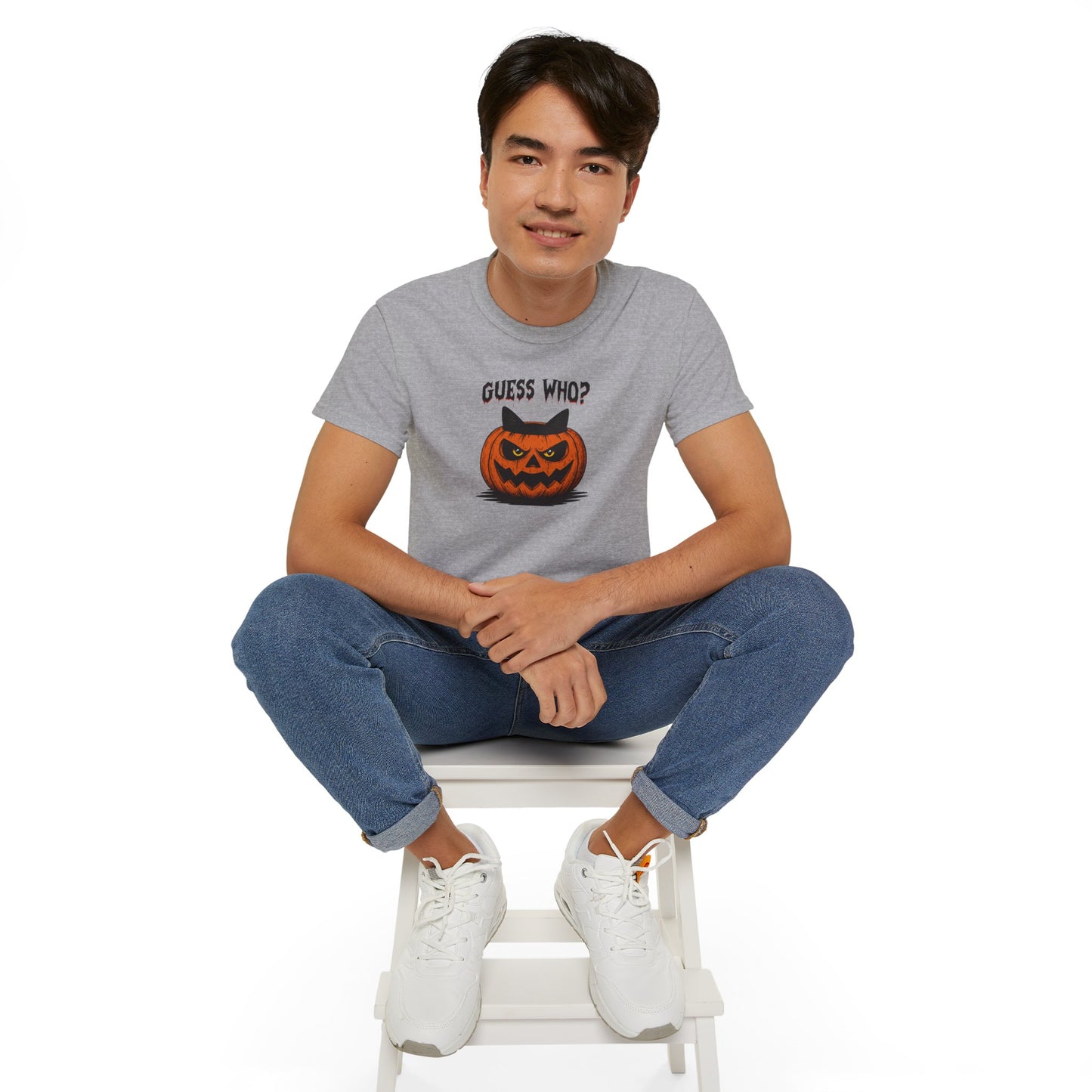 T-Shirt: Guess Who? – Halloween Cat Pumpkin Graphic Tee – Spooky Funny Unisex Shirt for Scary Season