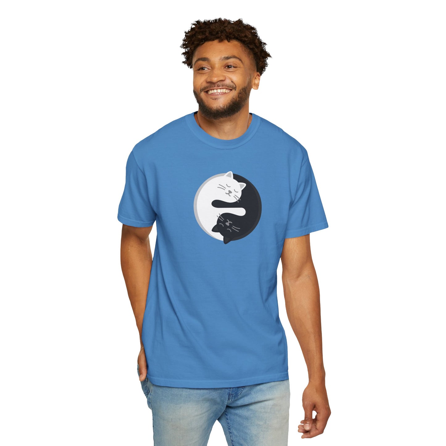 T-Shirt: Yin Yang Cats - Minimalist Zen Kitty Graphic Tee - Cute Black & White Cat Unisex Shirt for Balance and Chill Vibes